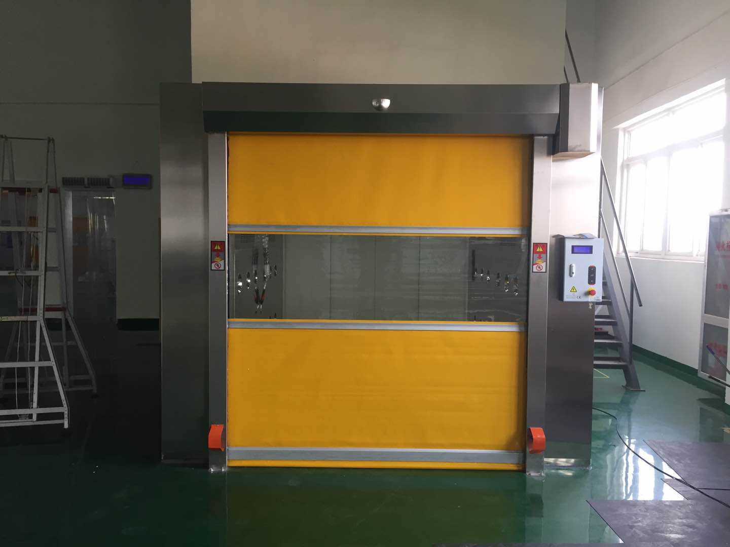 新能源車間PVC快速卷簾門